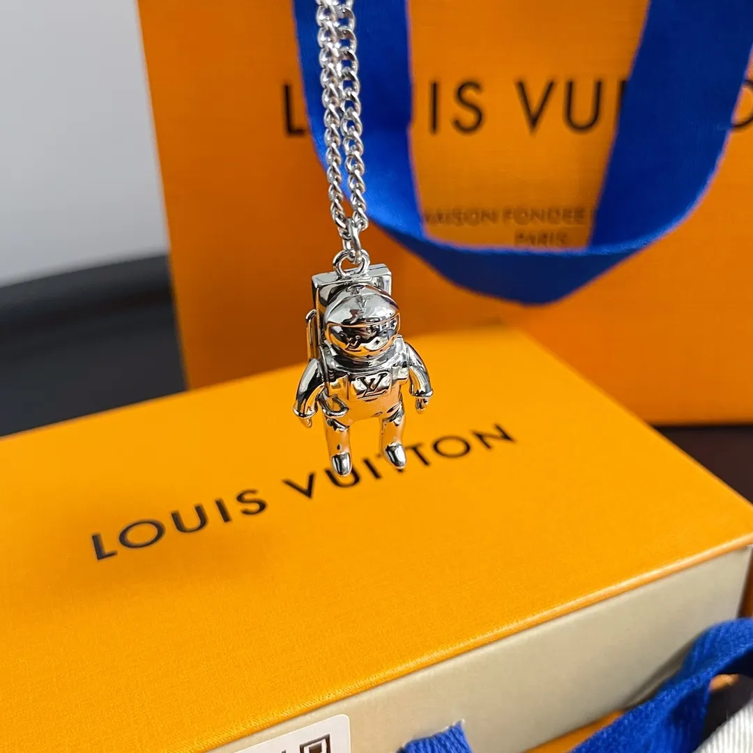 LOUIS VUITTON(ルイヴィトン)宇宙飛行士 ネックレス