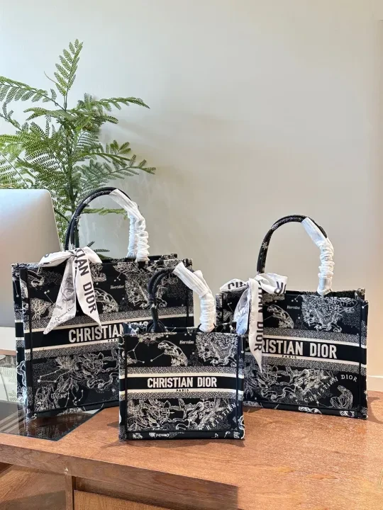 ディオール「Dior」 Book Tote バッグ スモール、ミディアム、ラージの3つのサイズ