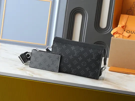 ルイ・ヴィトン ガストン・ウェアラブル・ウォレット「Gaston Wearable Wallet」