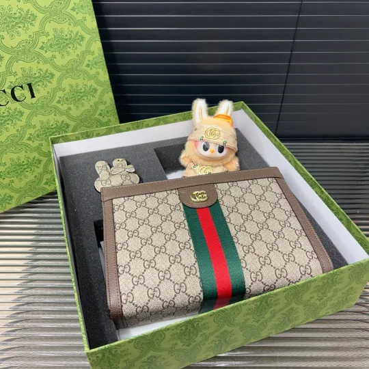 「グッチ」Gucci GG 柄クラッチバッグ＋チャーム＋ドール ギフトセット 限定セール 大人気販売中