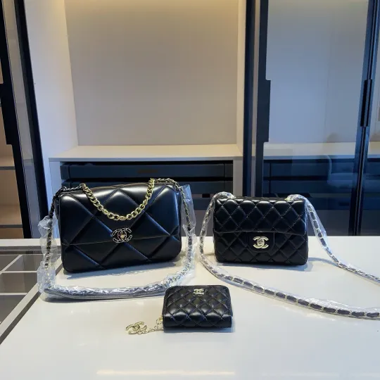「シャネル」CHANEL 3 点セット 19 バッグ＋スクエアミニ CF バッグ＋財布