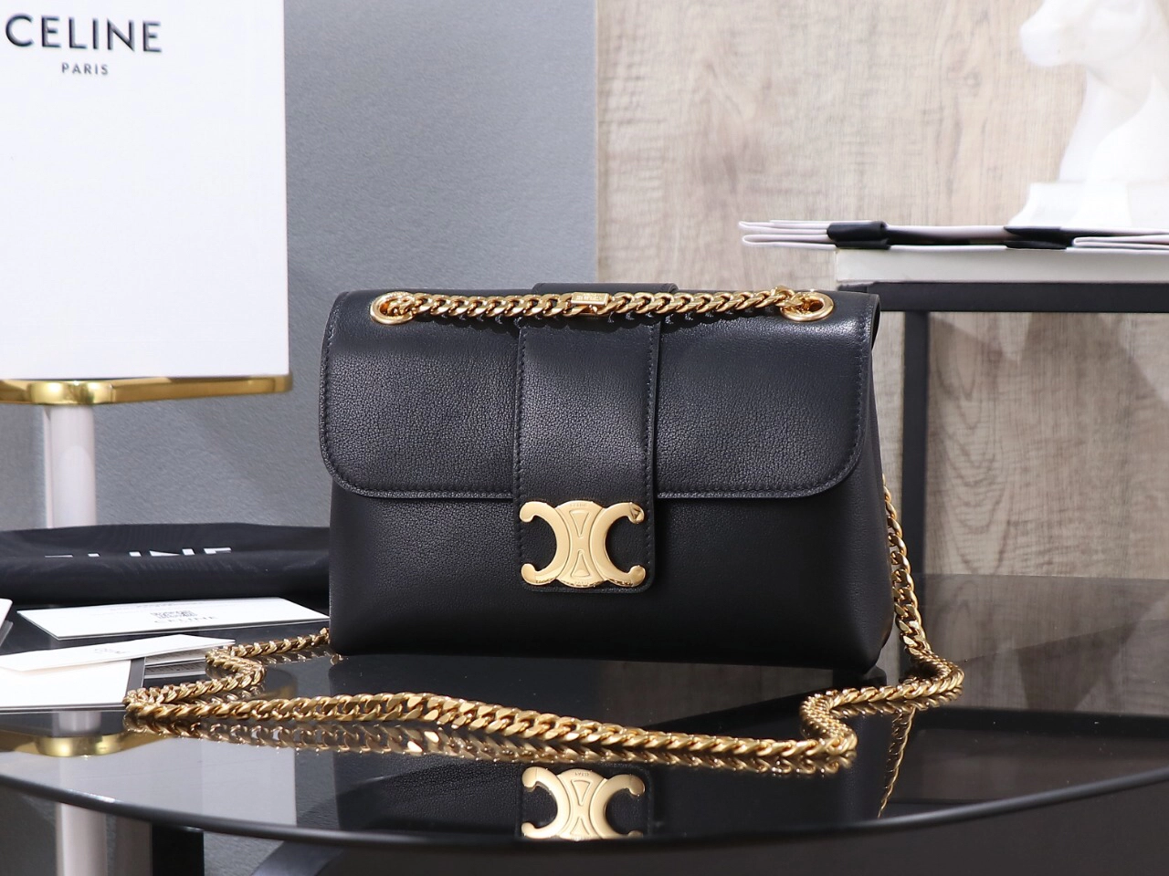 セリーヌ「Celine」Triomphe チェーンショルダーバッグ