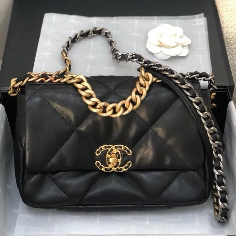 【Chanel】最新作★シャネル 19 マキシ フラップ バッグ