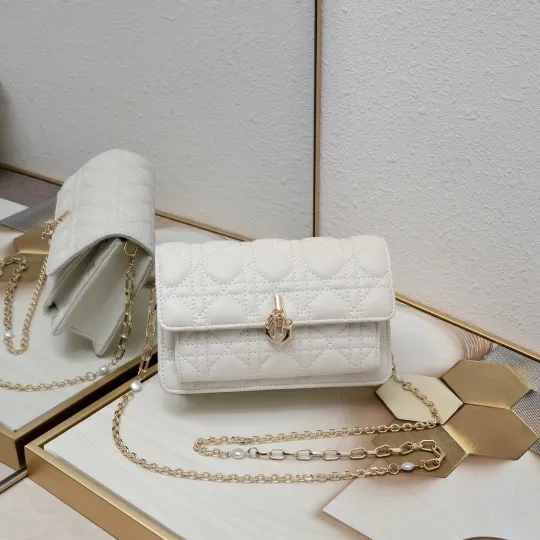 ディオール「Dior」Lady Dior チェーンバッグ