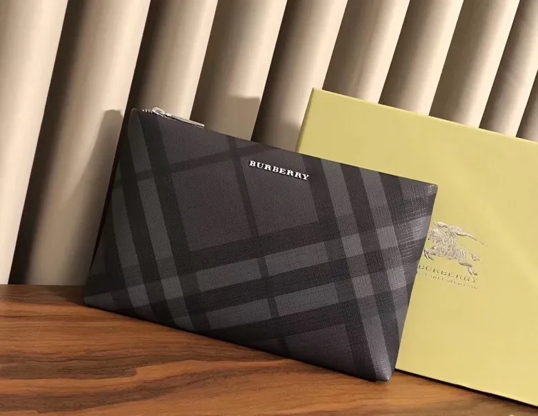 バーバリー「Burberry」メンズ ビジネスカジュアル ポシェット