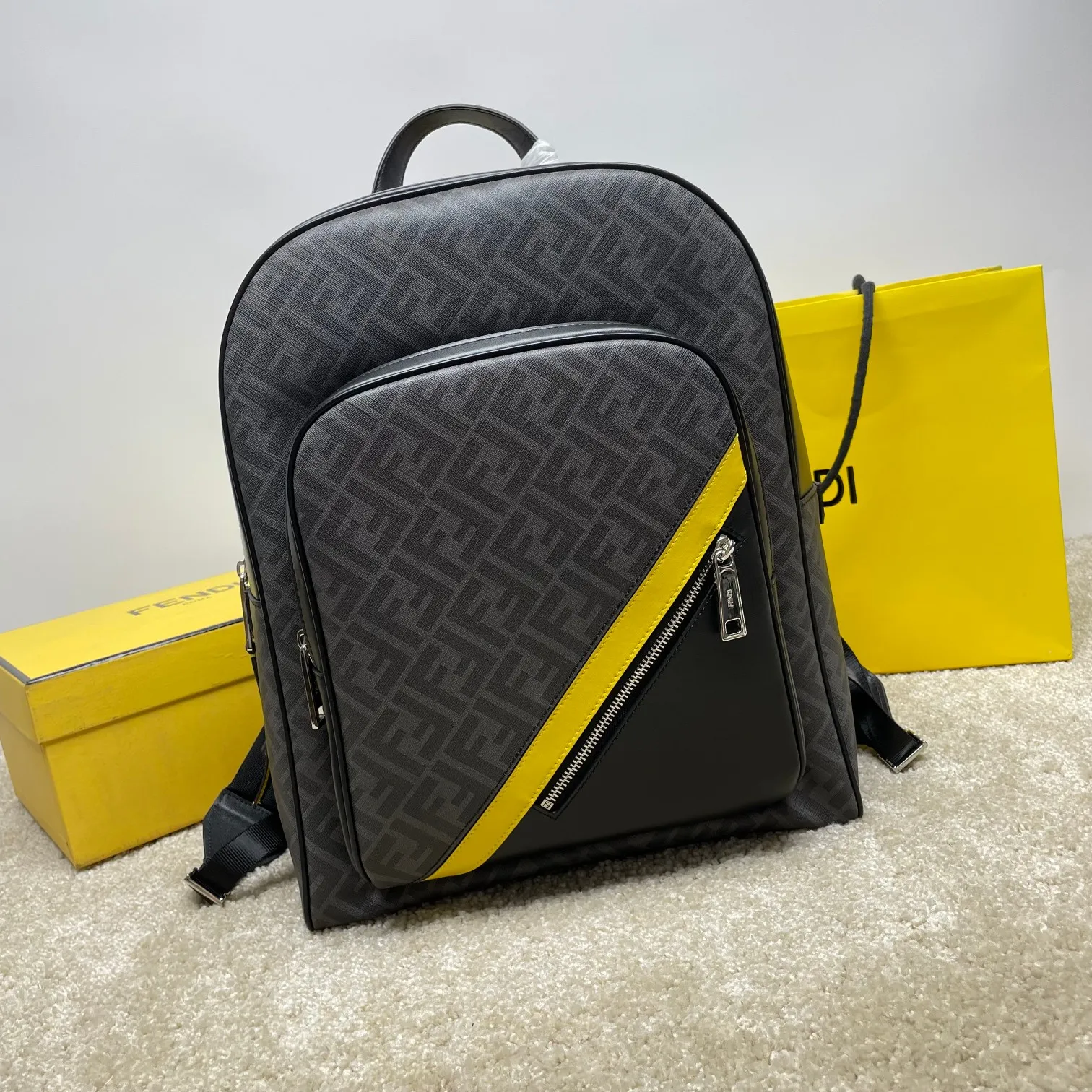 フェンディ「Fendi」ストライク メンズ バックパック
