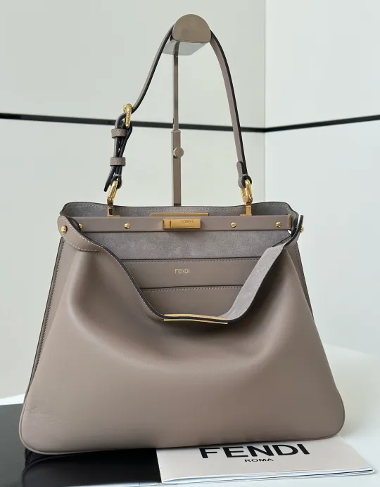 フェンディ「Fendi」PEEKABOO ミディアム ハンドバッグ