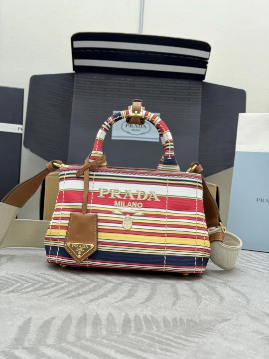 プラダ「Prada」キャンバスミニバッグ