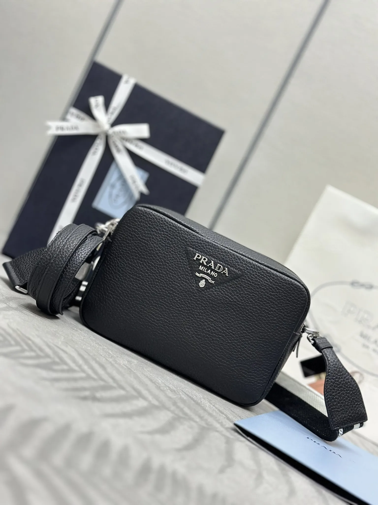 プラダ「Prada」ディアスキン デュアルストラップバッグ