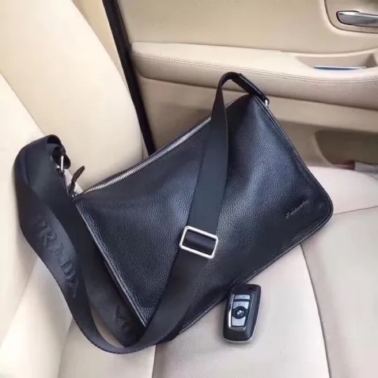 プラダ「Prada」 フルレザー クロスボディバッグ