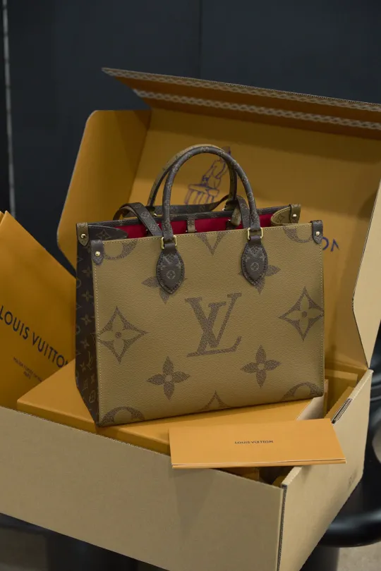 ルイ・ヴィトン「Louis Vuitton」 モノグラム オントゥゴ MM トートバッグ