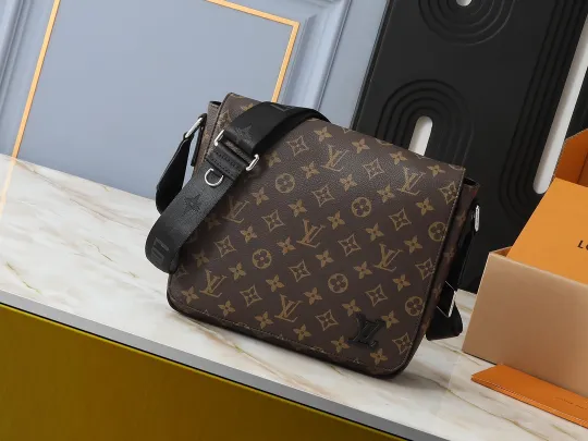 ルイ・ヴィトン「Louis Vuitton」ディストリクト スモールメッセンジャーバッグ