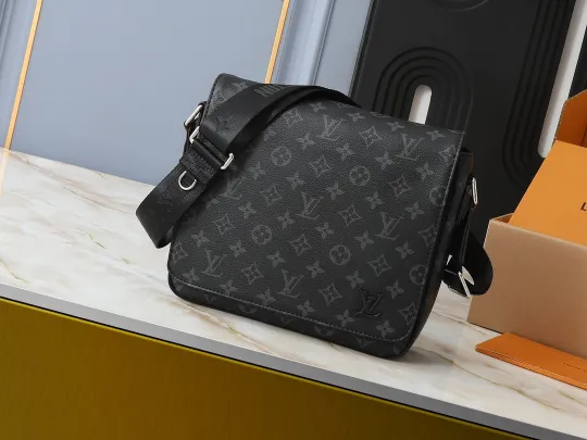 ルイ・ヴィトン「Louis Vuitton」ディストリクト スモールメッセンジャーバッグ