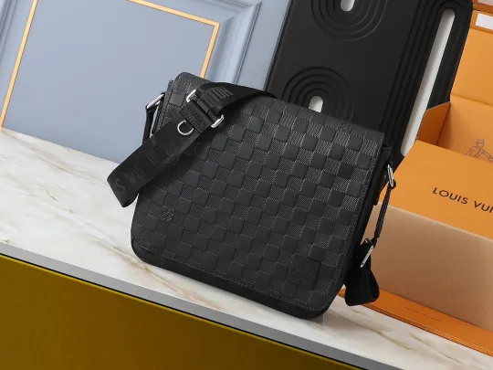 ルイ・ヴィトン「Louis Vuitton」ディストリクト スモールメッセンジャーバッグ