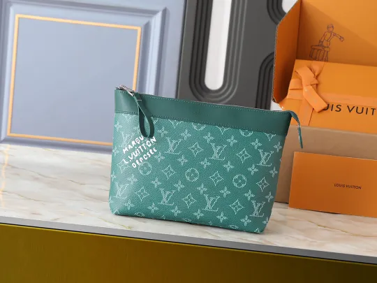 ルイ・ヴィトン「Louis Vuitton」ポシェット・ヴォワヤージュ スープル