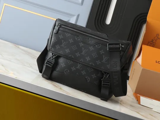 ルイ・ヴィトン「Louis Vuitton」ヴォワヤージュ スモールメッセンジャーバッグ