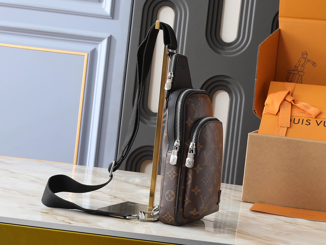 ルイ・ヴィトン「Louis Vuitton」Avenue スモールクラッチバッグ