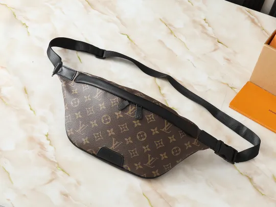 ルイ・ヴィトン ディスカバリー・バムバッグ