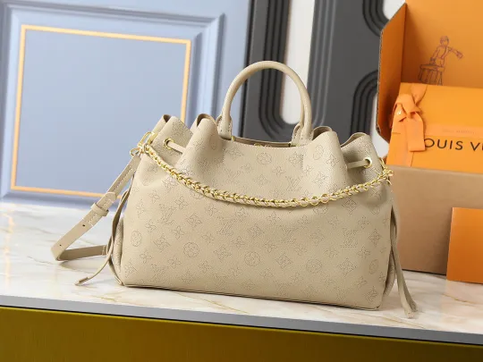 ルイ・ヴィトン ベラ・トート マヒナ子牛革「Bella Tote」