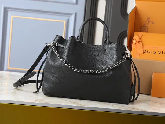 ルイ・ヴィトン ベラ・トート マヒナ子牛革「Bella Tote」