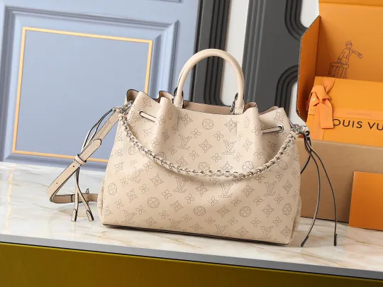 ルイ・ヴィトン ベラ・トート マヒナ子牛革「Bella Tote」